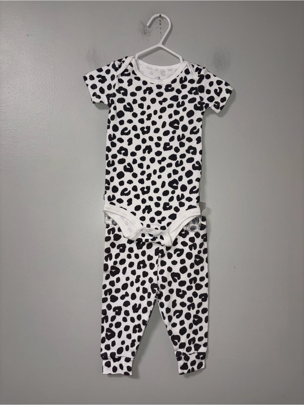 The Peanut Shell Layette White & Black Leopard Body Suit Pants Set 6M Girls